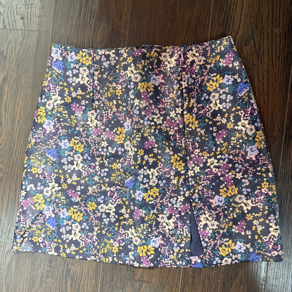 NWT MAUVE ANTHROPOLOGY FLORAL PURPLE YELLOW FAUX VEGAN LEATHER PLEATHER SKIRT